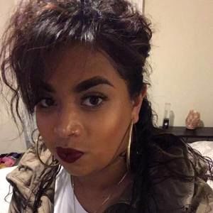 Meet your Posher, Carmela